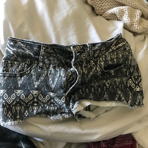 Black patterned shorts - Picture 1 of 2